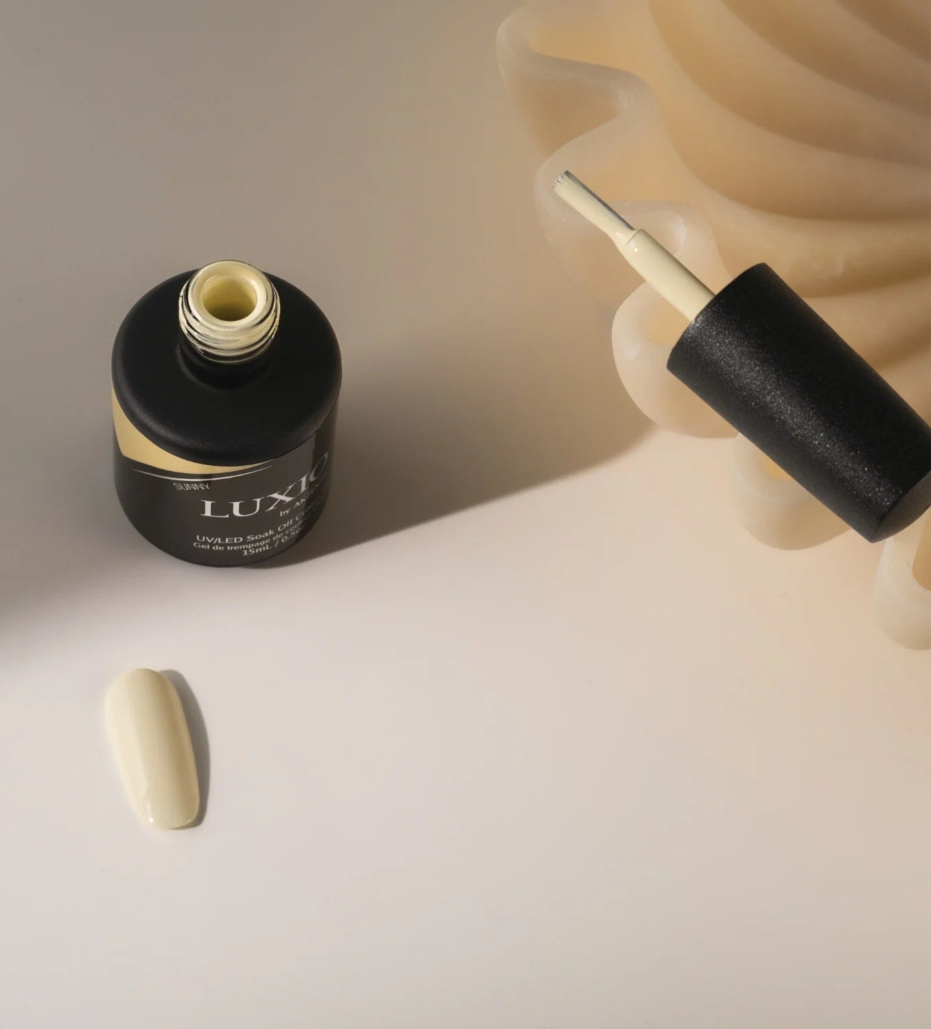 Luxio soak-off gel polish