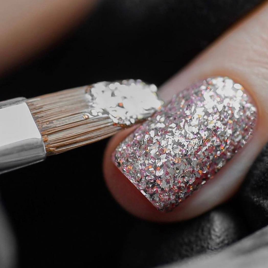 Akzentz Gel Play Glitter Celestial Nova, 4g, mirror-flash glitter swatch on nail tip