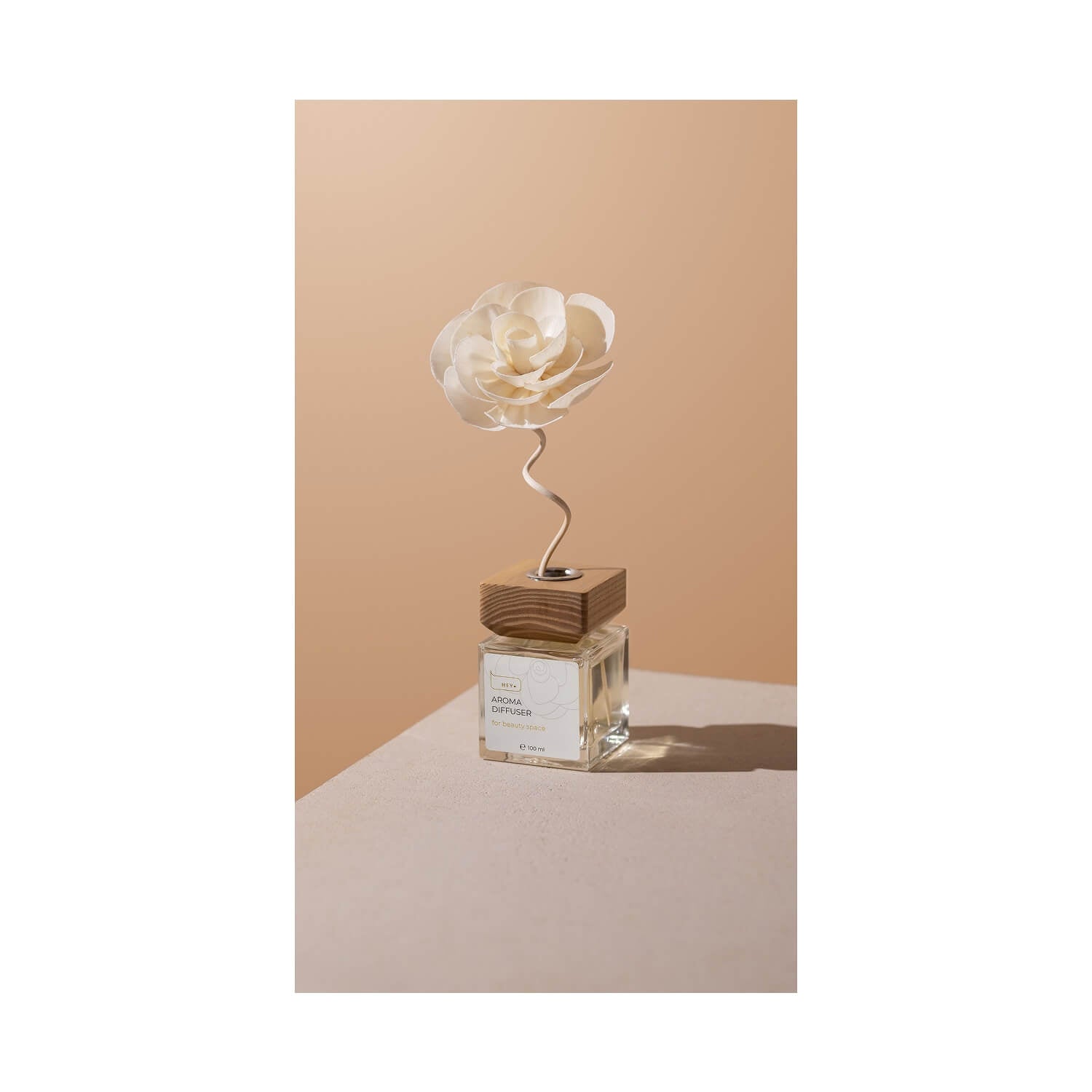 Elegant 100ml glass diffuser with wooden cap