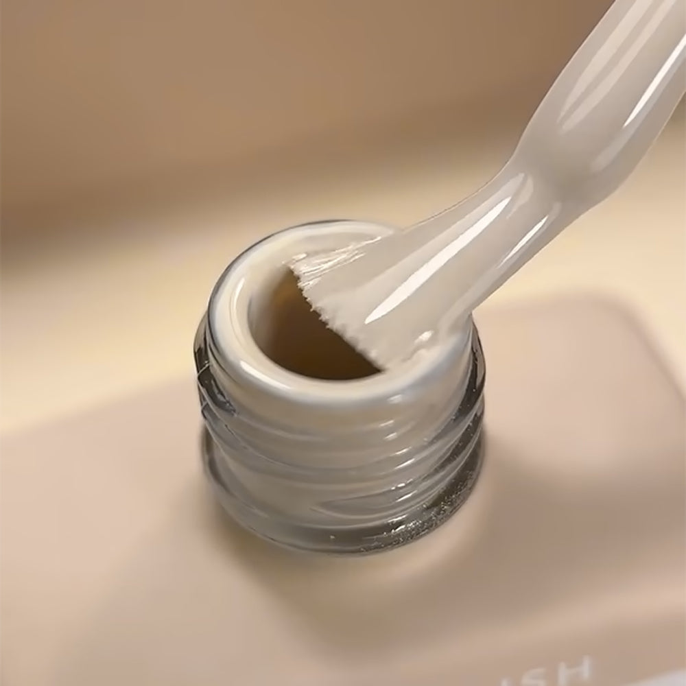 Gel Polish with Dense, Self-Leveling Pigment
