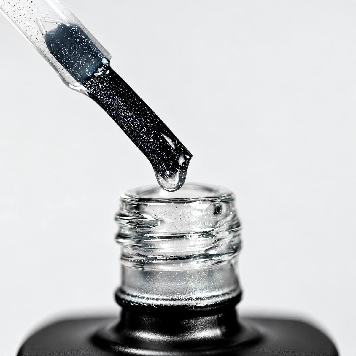 Kinetics no-wipe shimmer top coat, shade Silver Dust 932