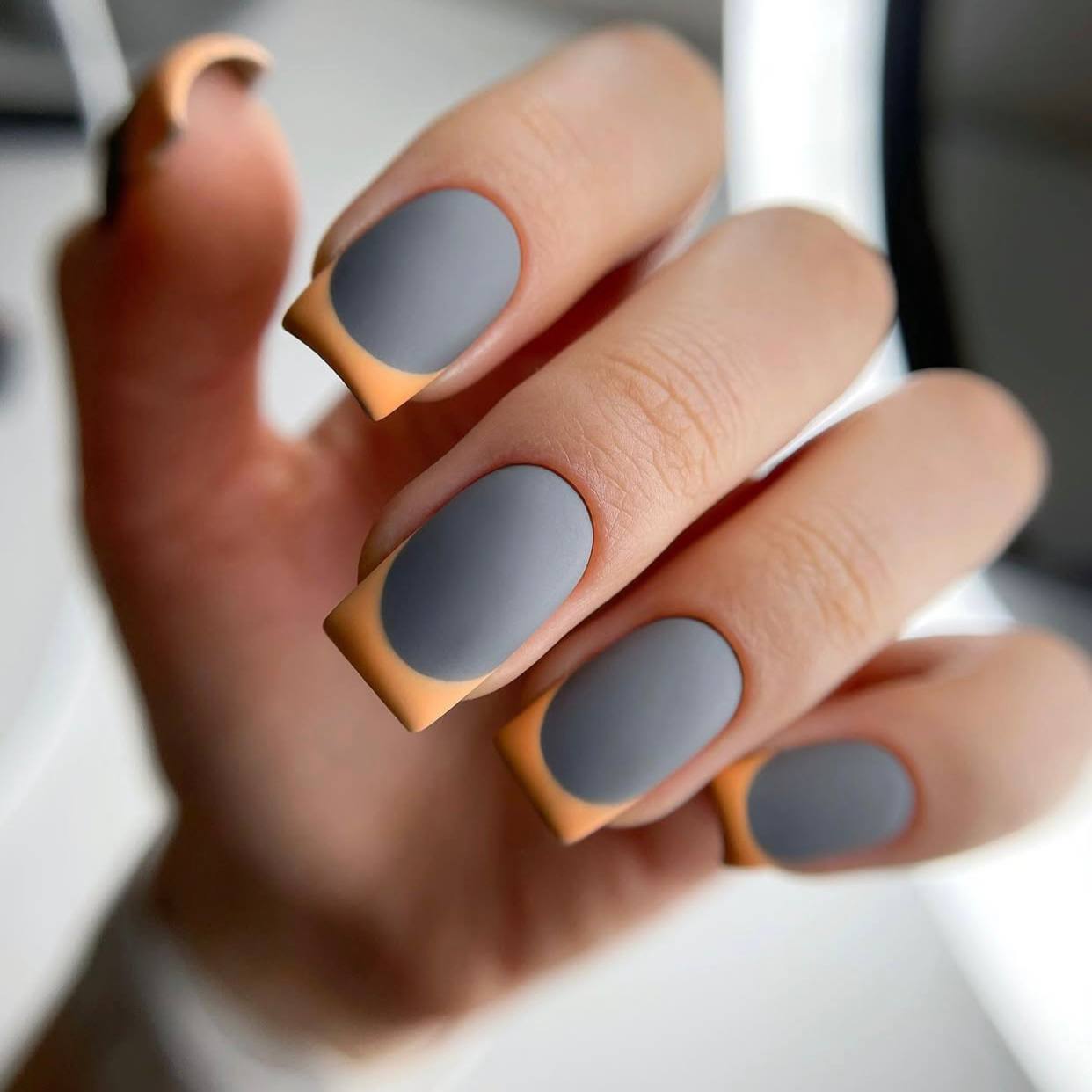 LiNTO Gel Polish #085 — full manicure, dense gray finish