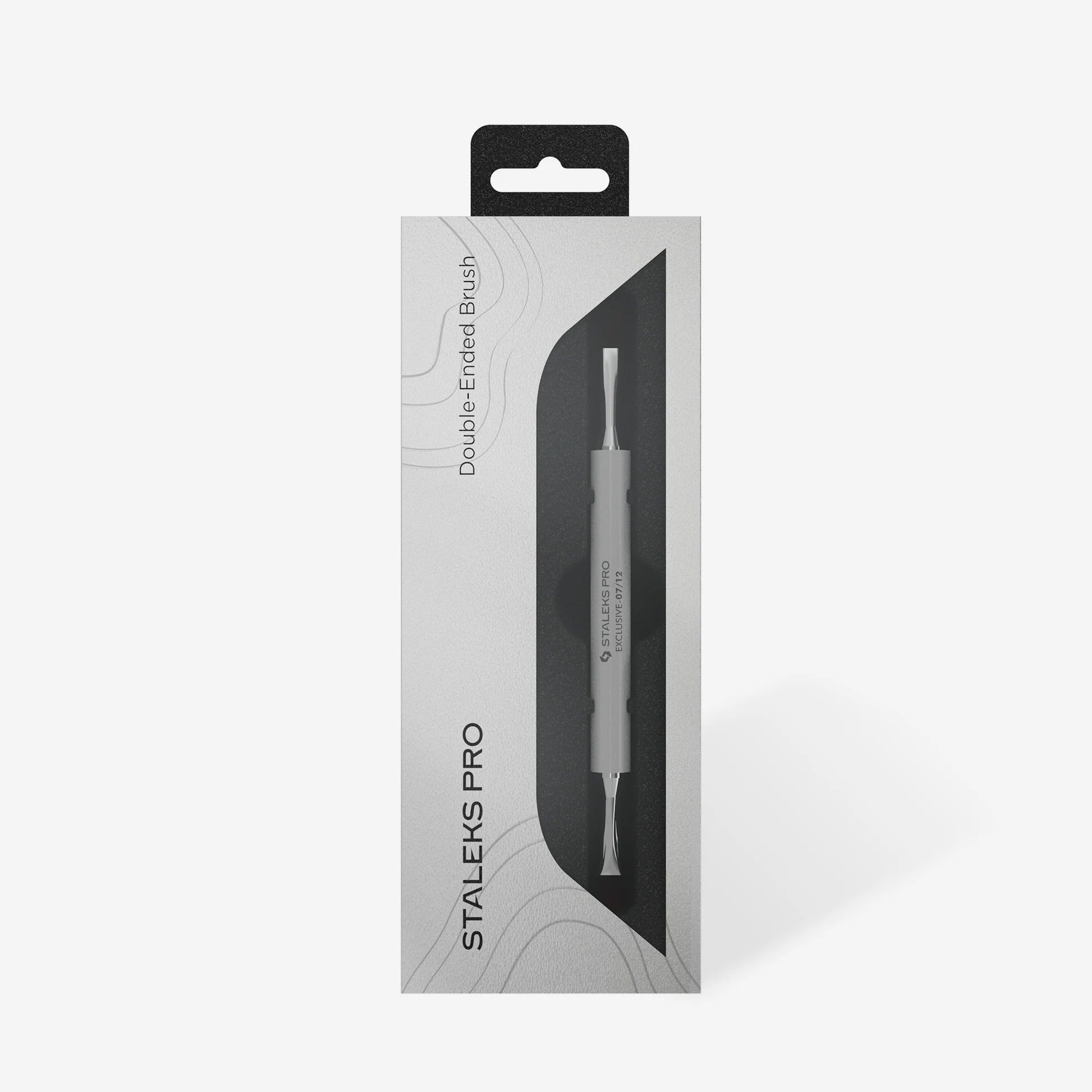 Staleks Exclusive 07/12 Double-Sided Gradient Brush — in use blending a gradient