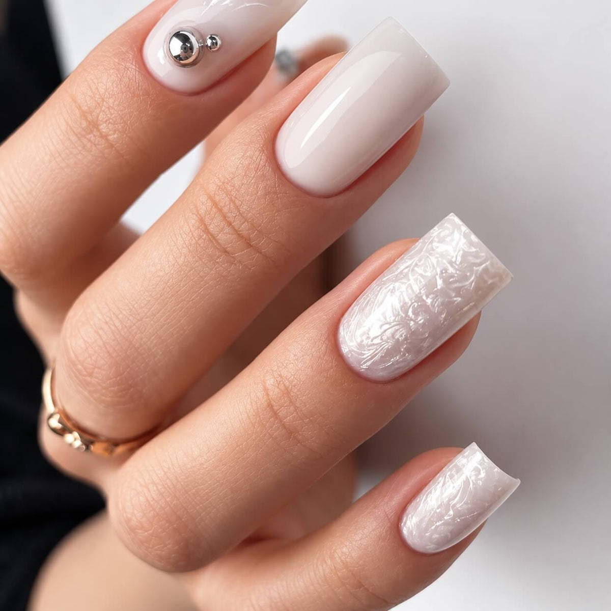 Silver chrome-inspired TOUCH Perla 1 camouflage base gel