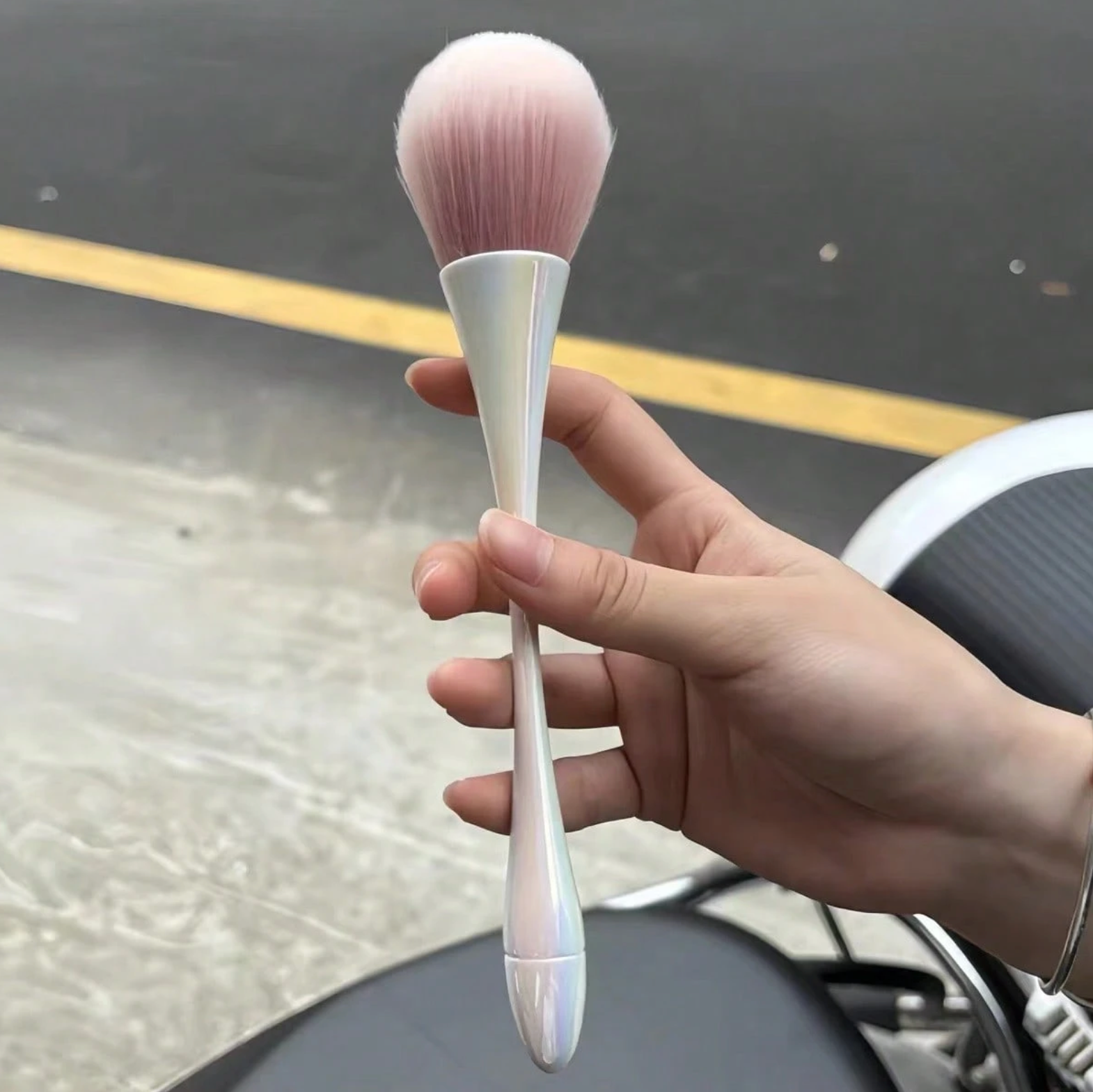 Nail Dust Cleaning Brush (Long Handle)