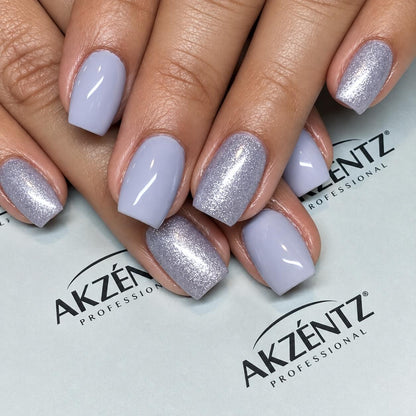 Akzentz Gel Play Glitter Icy Violet, 4g, violet glitter swatch on nail tip
