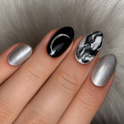 Akzentz Gel Play Platinum Quartz, 4g, fine shimmer swatch on nail tip