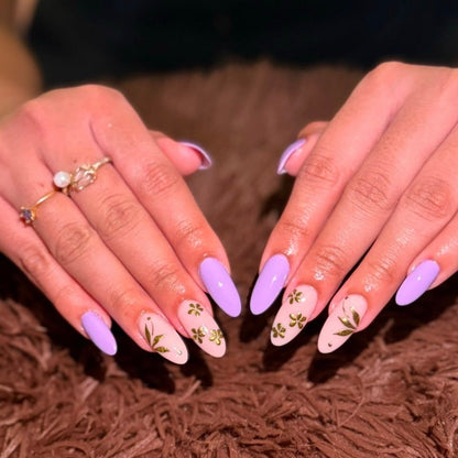 TOUCH Cover Base Lavender, 13ml, swatch on nail tip