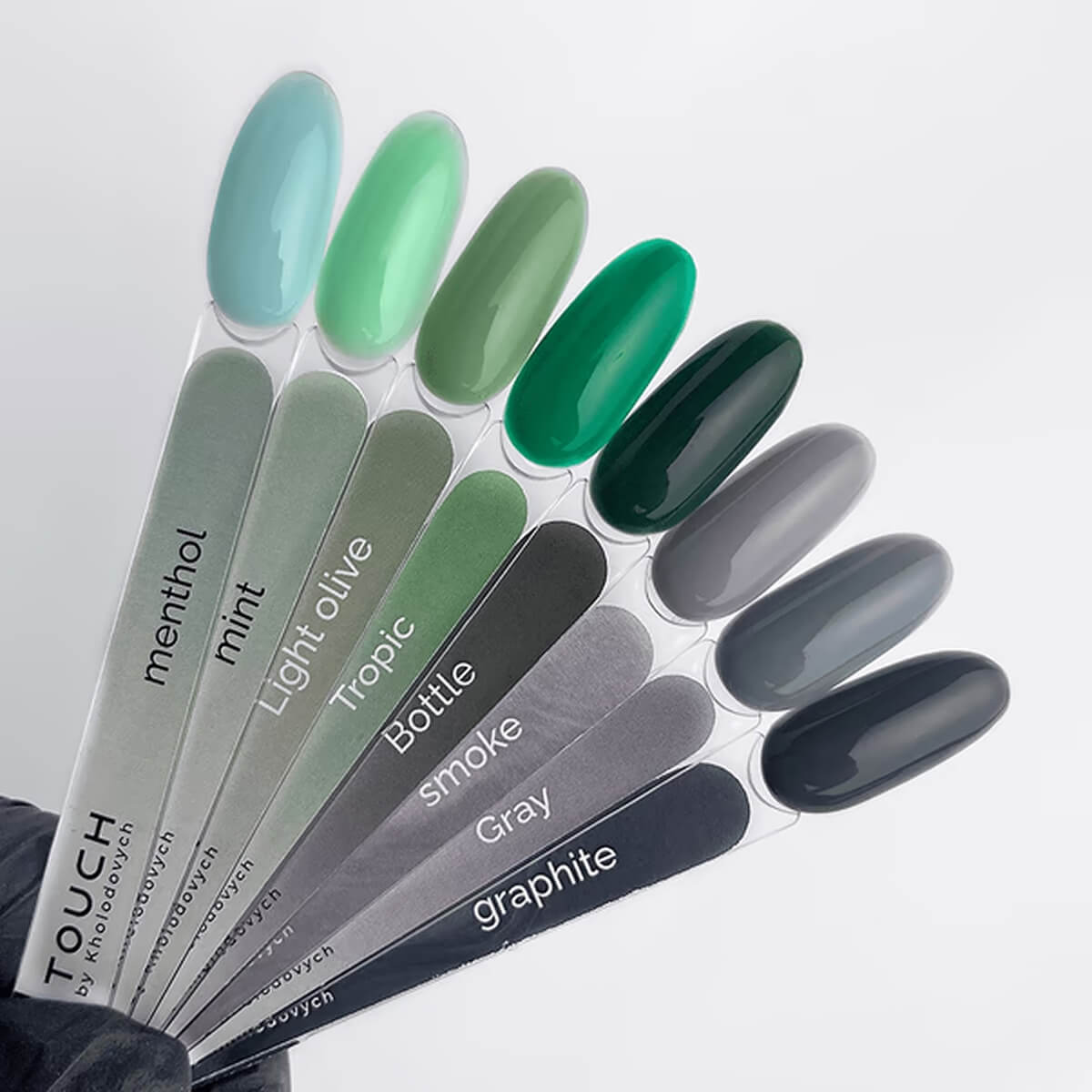 TOUCH Cover Base Menthol, 13ml, swatch on nail tip