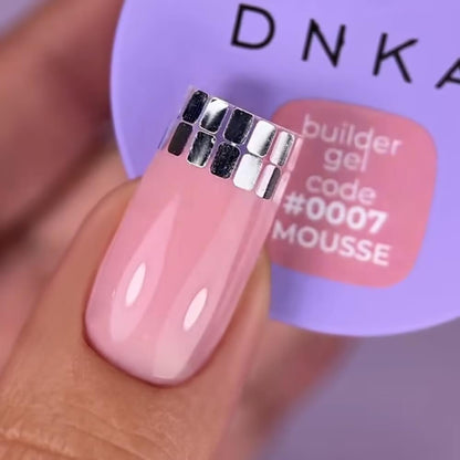 DNKa Builder Gel Mousse #0007 — single nail close-up, apex detail