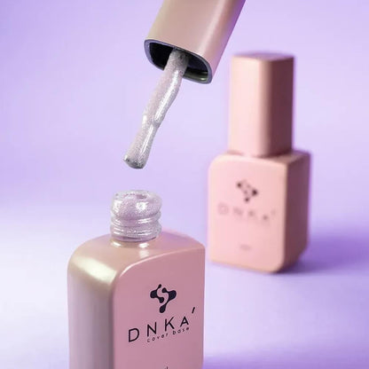 Close-up swatch showing the shimmer in DNKa Cover Base #0013 Amazing