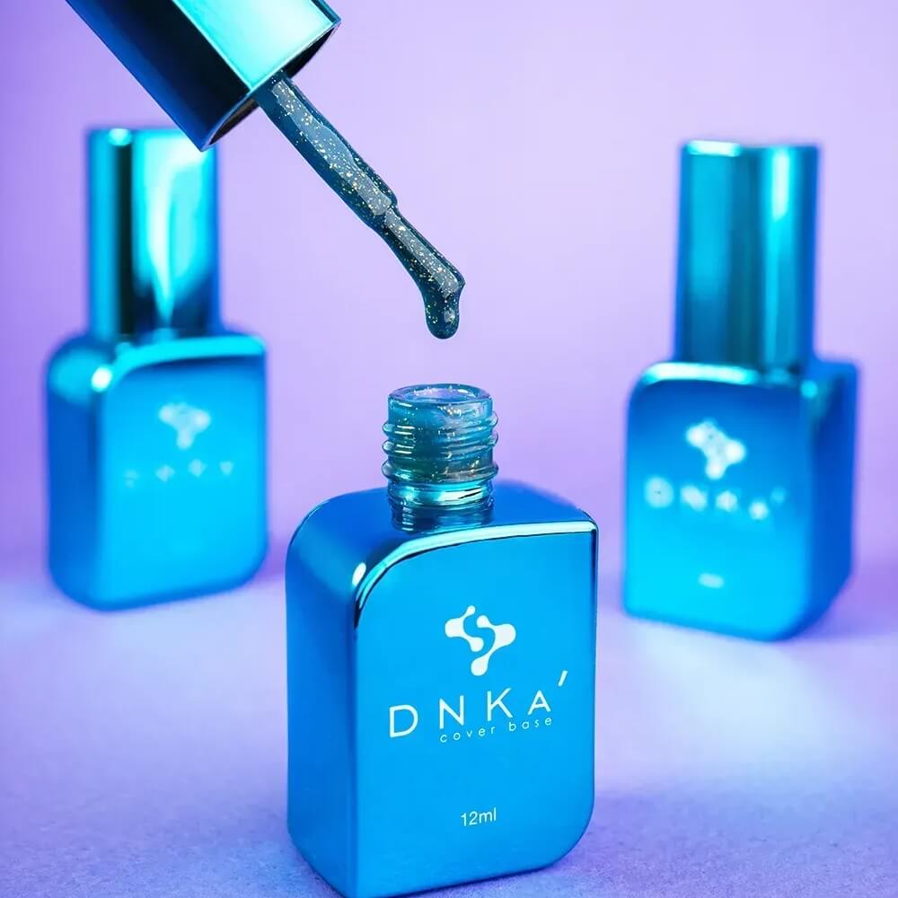 The brush and cap removed from the 30ml Aquamarine bottle, gold leaf visible on the applicator