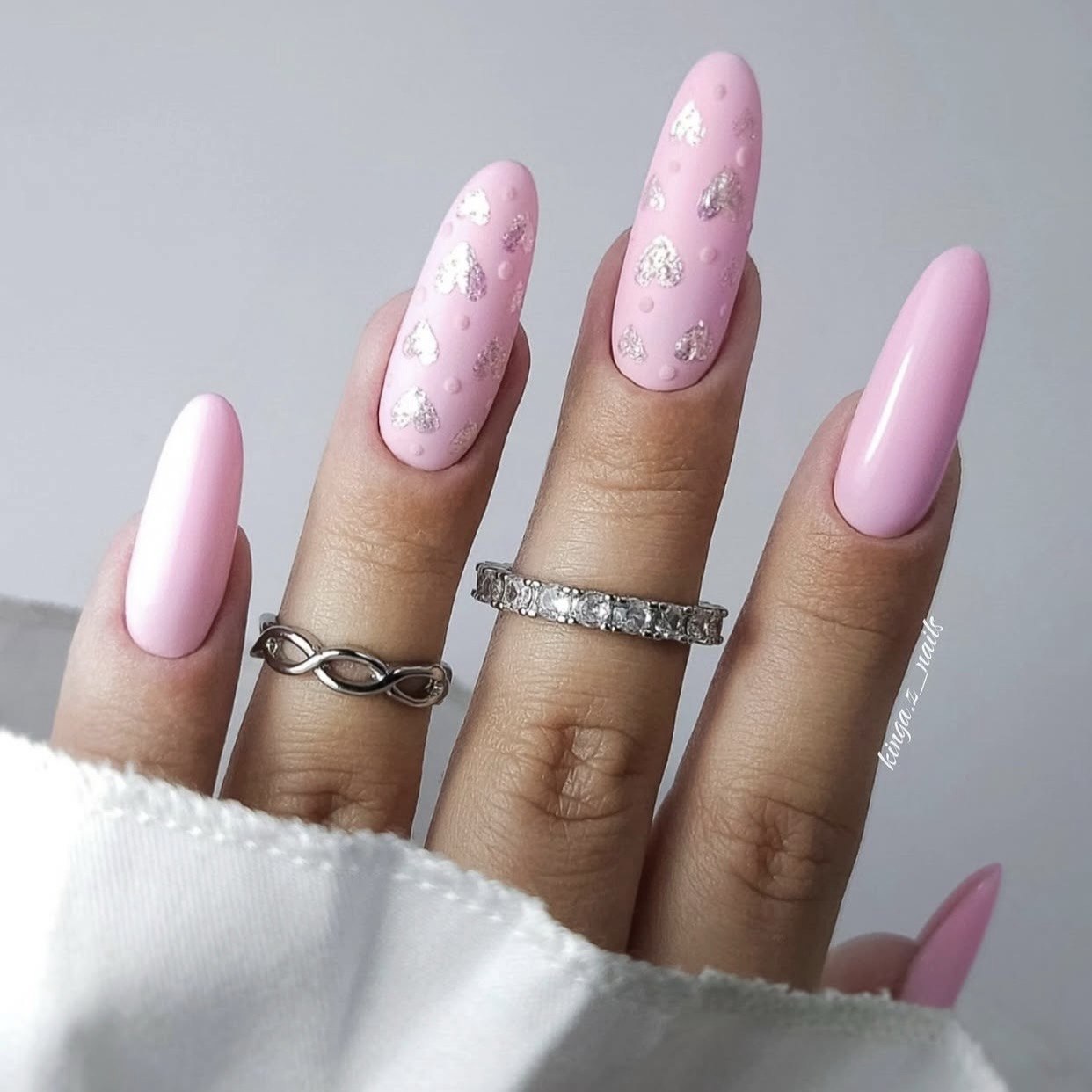 5ml — DNKa Gel Paste #0001 — single nail close-up, mica glitter detail