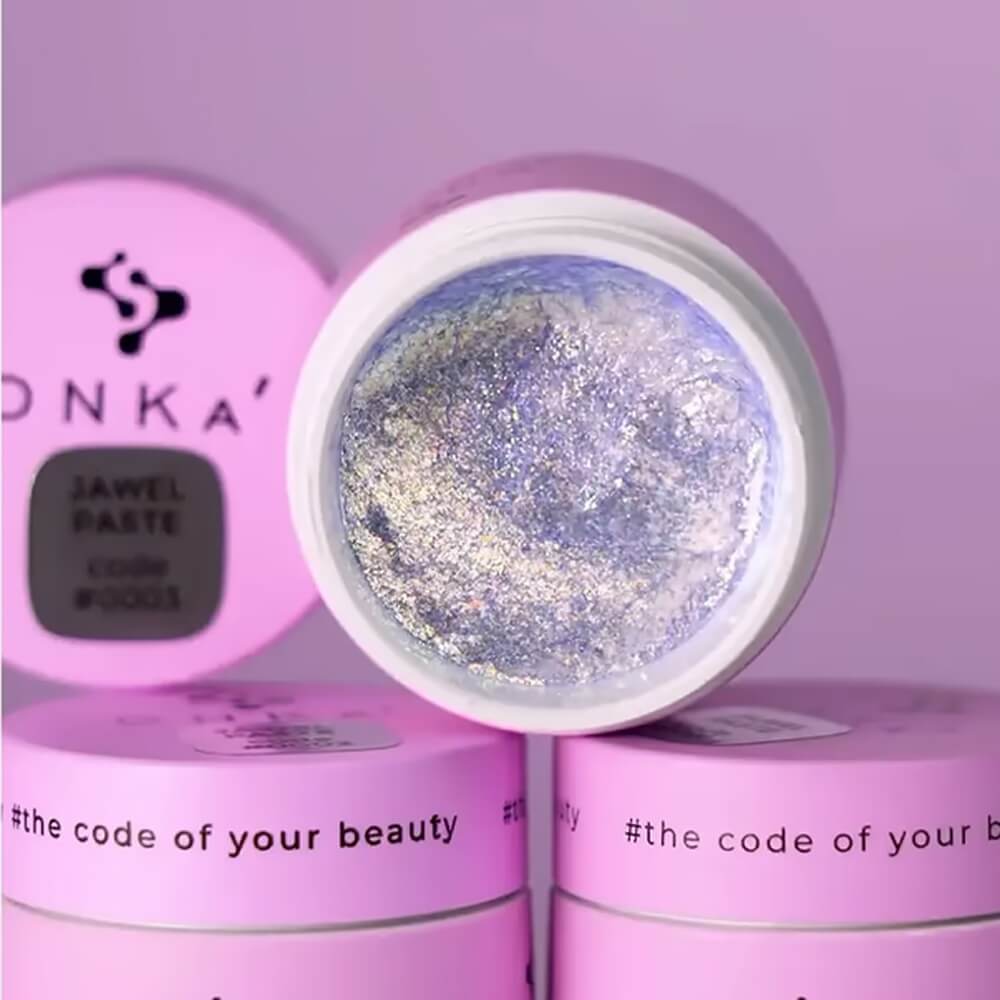 DNKa Gel Paste #0003 — single nail close-up, mica glitter detail