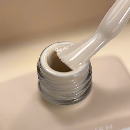 Gel Polish with Dense, Self-Leveling Pigment