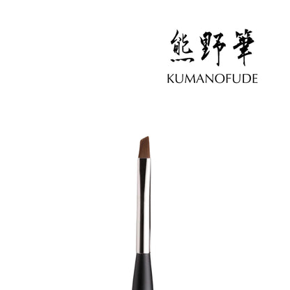 Kokoist Angular Brush, slanted tip close-up, with cap
