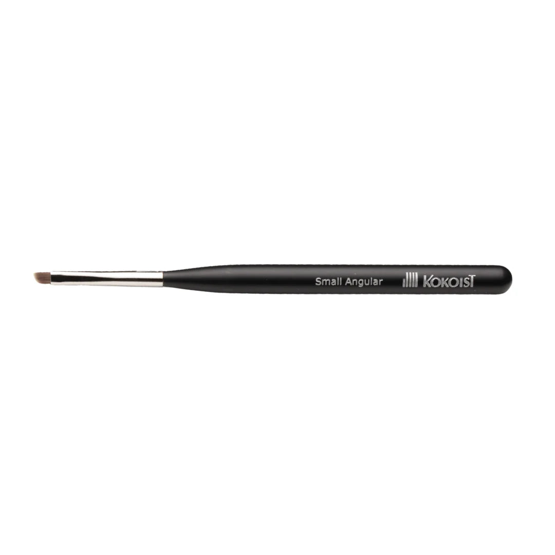 Kokoist Small Angular Brush, compact slanted tip close-up, with cap