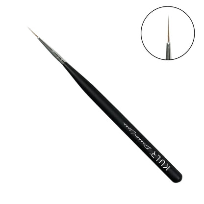 Kupa KULR Dream Liner Brush, detailed nail art application
