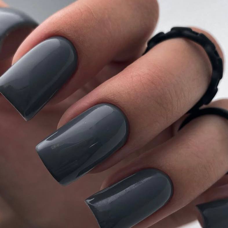 LiNTO Gel Polish #085 — swatch on nail tip, solid gray coverage