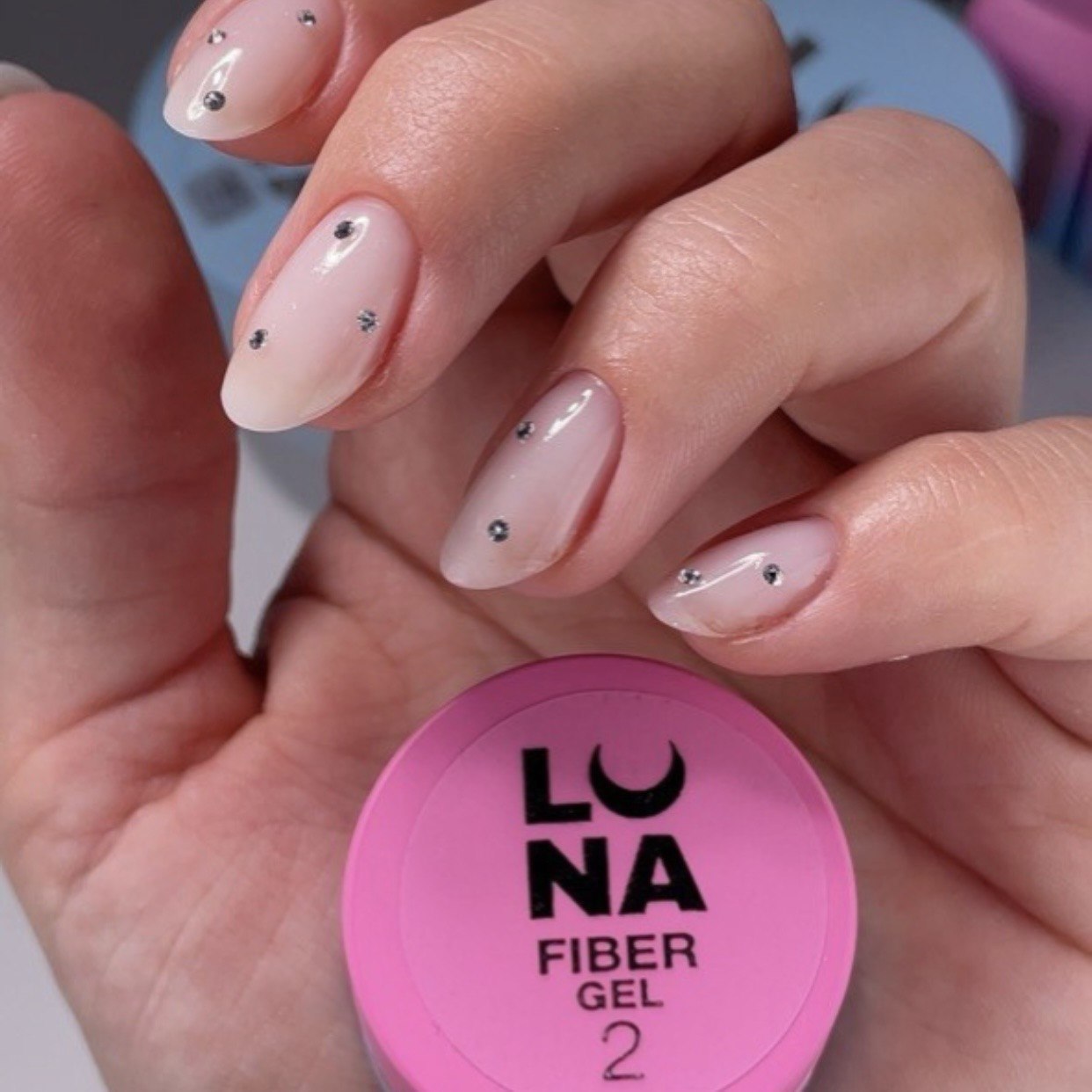Glass fiber-reinforced nail repair using LUNAmoon Fiber Gel