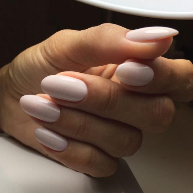 9ml — Luxio Flirt Gel Polish — single nail close-up, glossy shimmer finish
