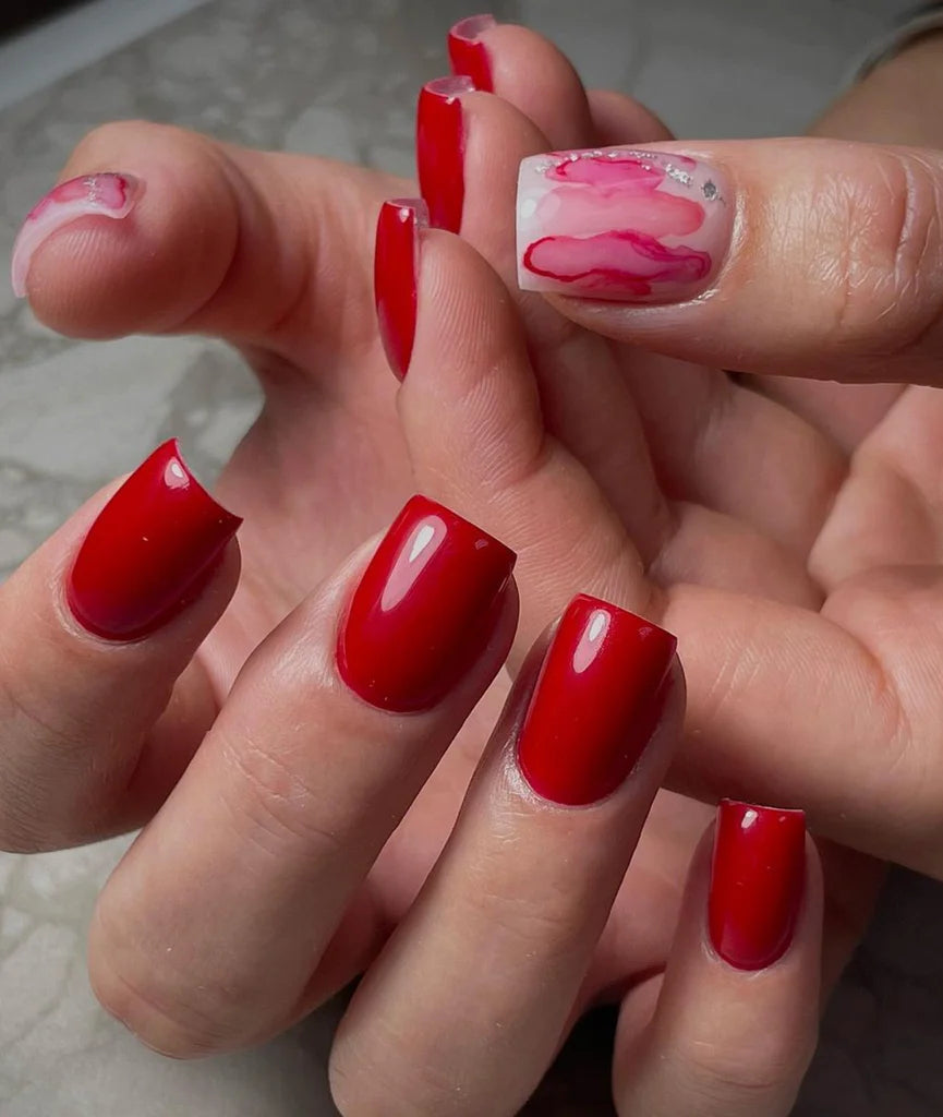 9ml — Luxio Rosso Gel Polish — single nail close-up, glossy finish
