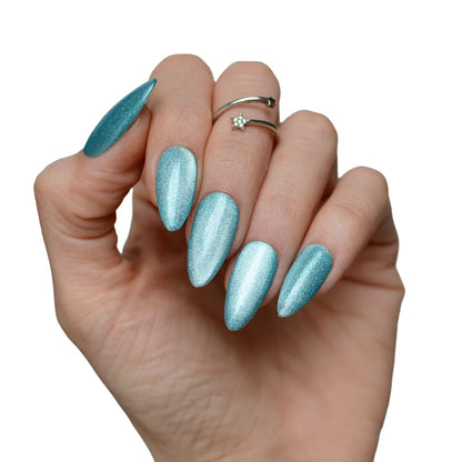 Pink Mask Seafoam Gleam Cat Eye, 15ml, Velvet Nails effect close-up