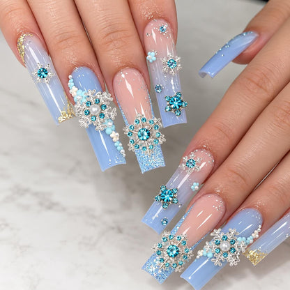Set of 30 silver-tone 3D nail decorations for elegant winter manicures