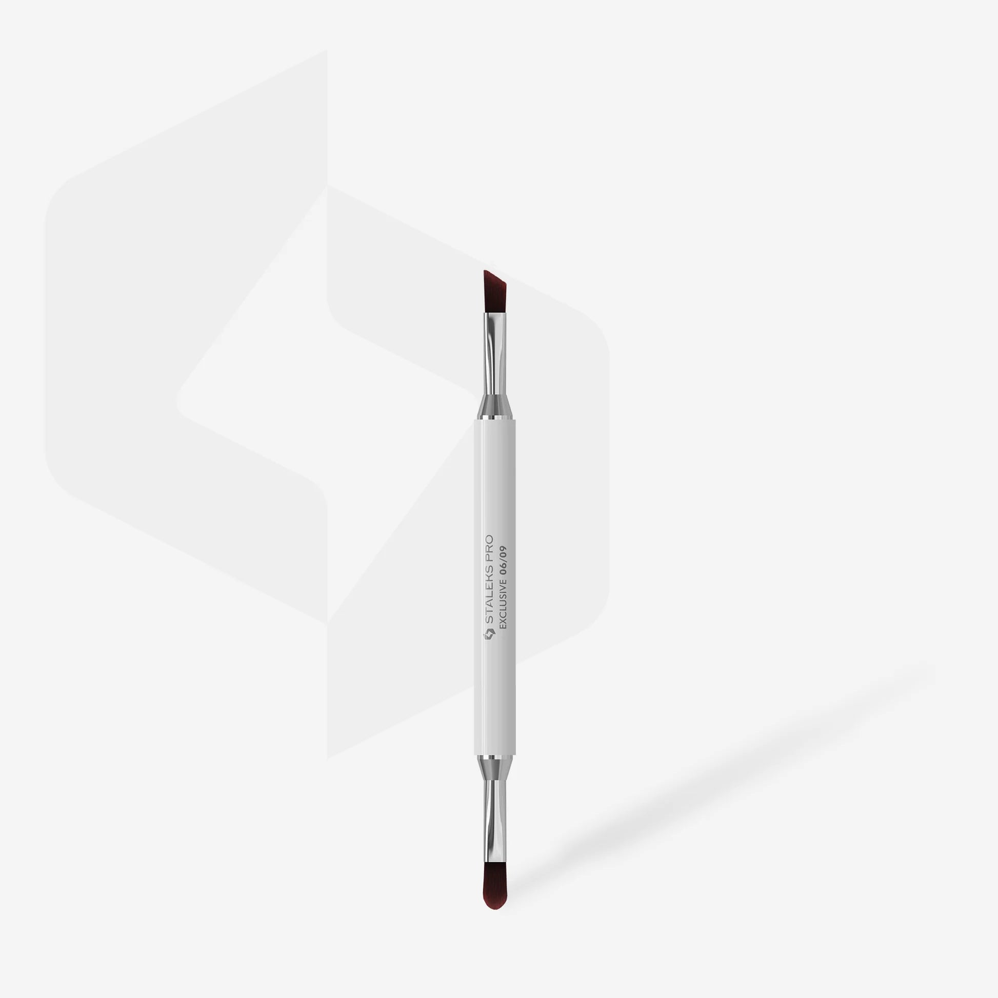 Staleks Exclusive 06/09 Double-Sided Gel Brush — in use leveling gel on the nail