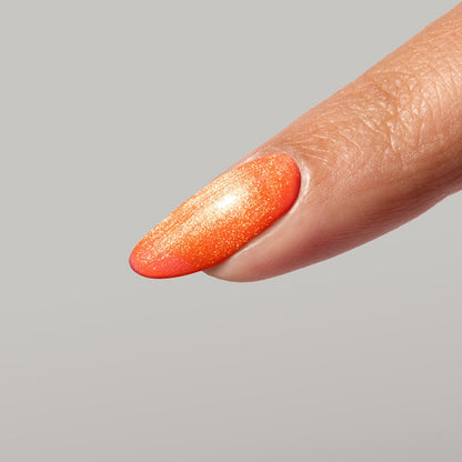 Warm orange cat-eye manicure using Golden Hour Magnetic
