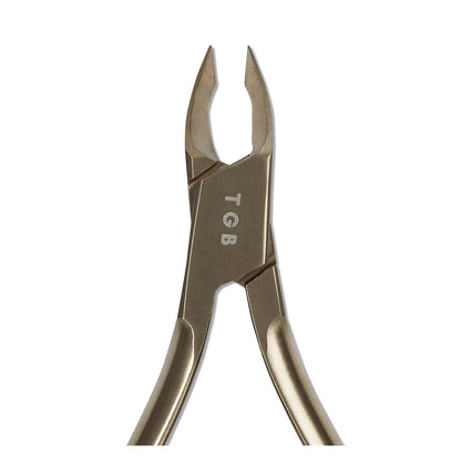 Your nail care essential: The GelBottle Pro Nip Cuticle.