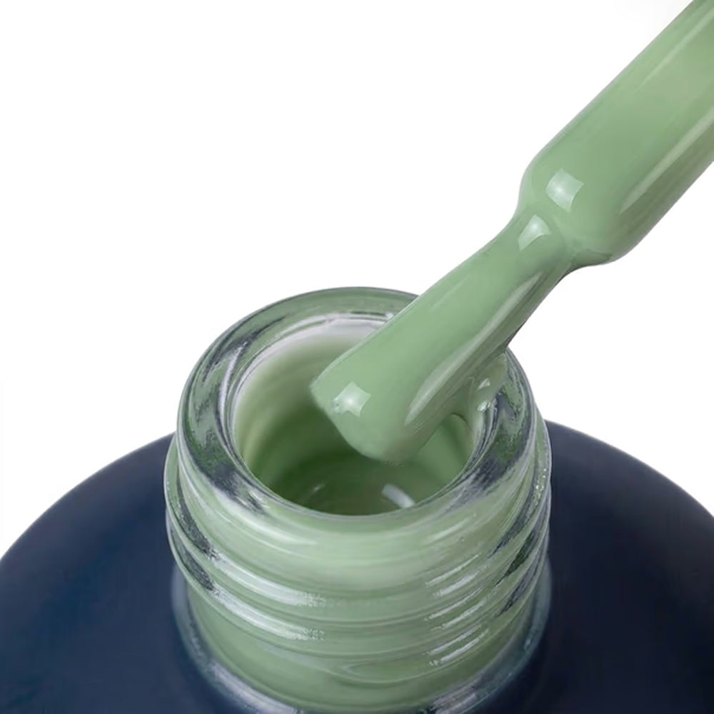 13ml — TOUCH Cover Base 18 — single nail close-up, smooth glossy finish